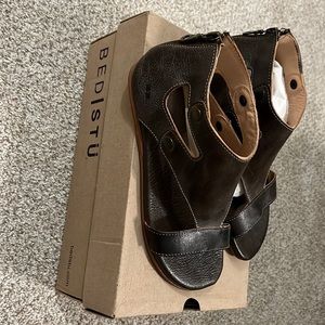 NWB Size 8 Bed Stu sandals